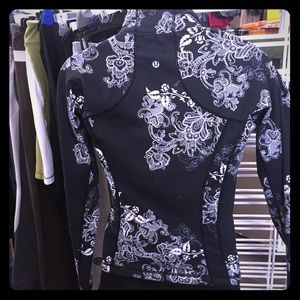 Lululemon 2 Floral Print Stretchy Zip Up Sweater